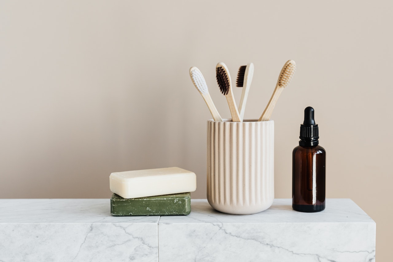 Personalized Touches: Thoughtful Airbnb Gift Ideas to Elevate the Guest Experience 11 toiletries for Airbnb guests
