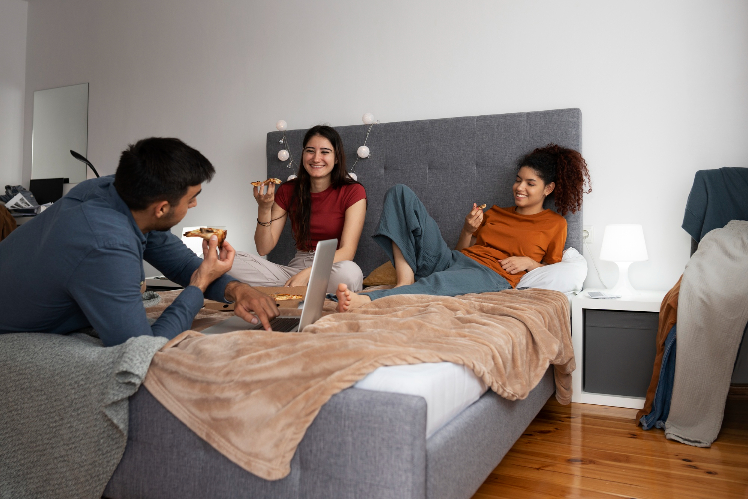 Understanding Tenant Rights: Overnight Guests in Rental Properties 9 tenants having guests