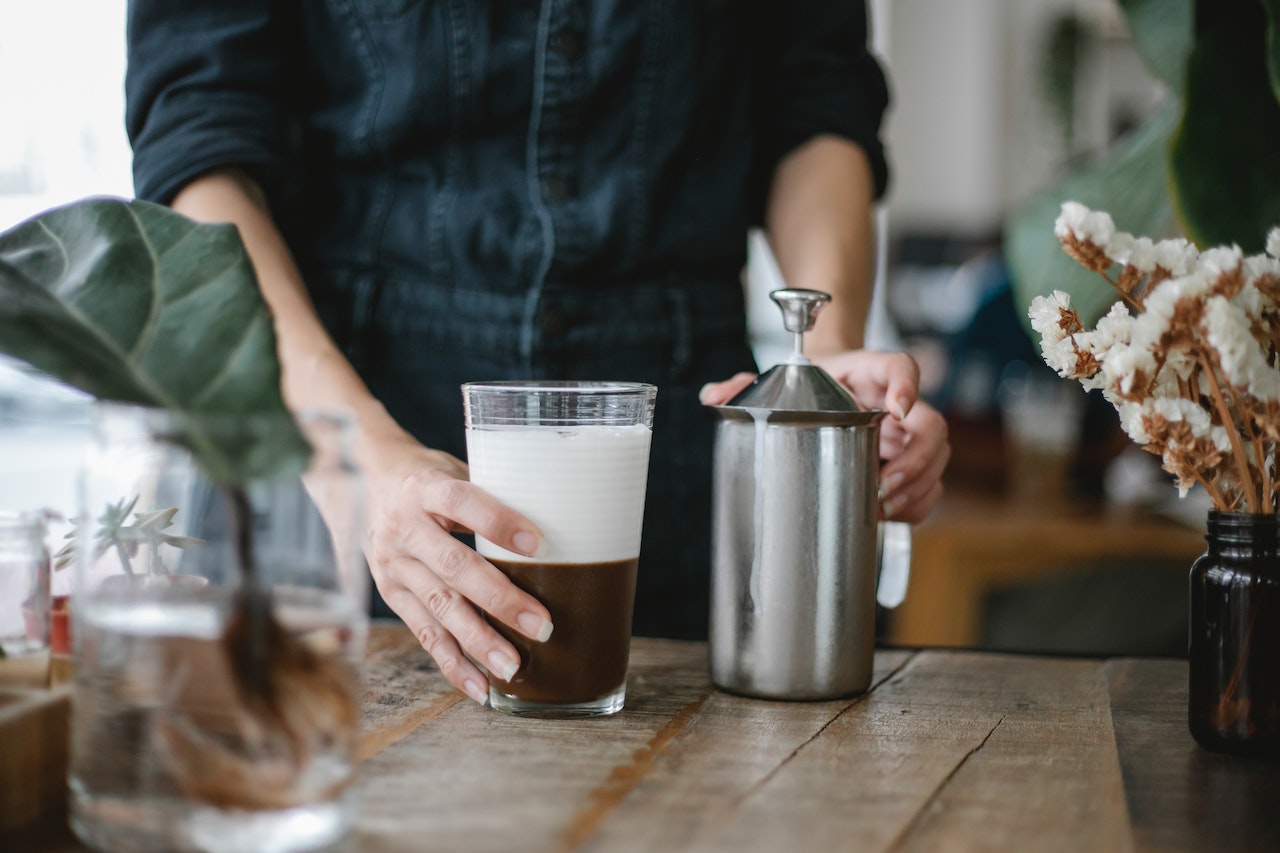 Top Coffee Makers for Vacation Rentals: Impress Your Airbnb Guests with a Perfect Cup, Autohost