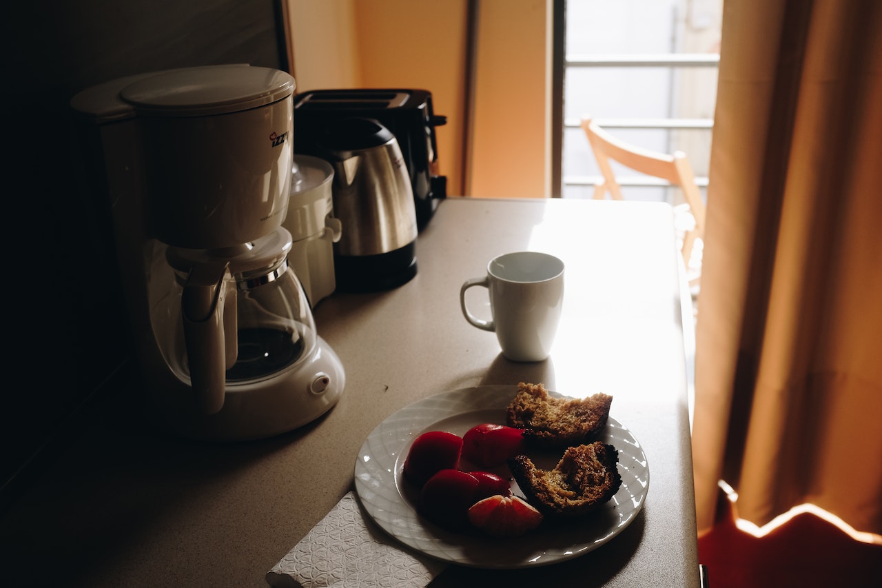Top Coffee Makers for Vacation Rentals: Impress Your Airbnb Guests with a Perfect Cup, Autohost