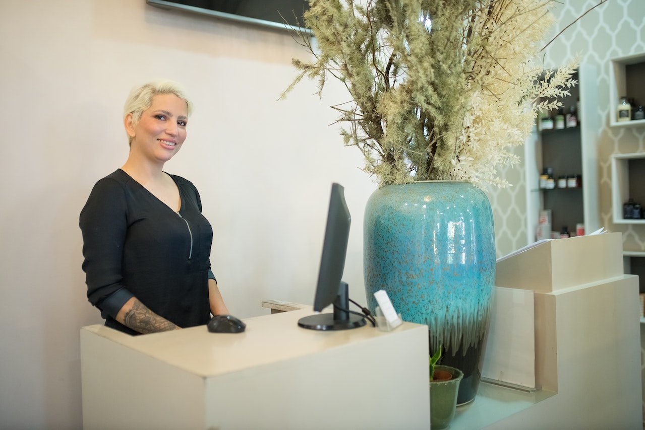 Empowering Front Desk Staff: Features to Look for in Hotel Front Desk Software, Autohost