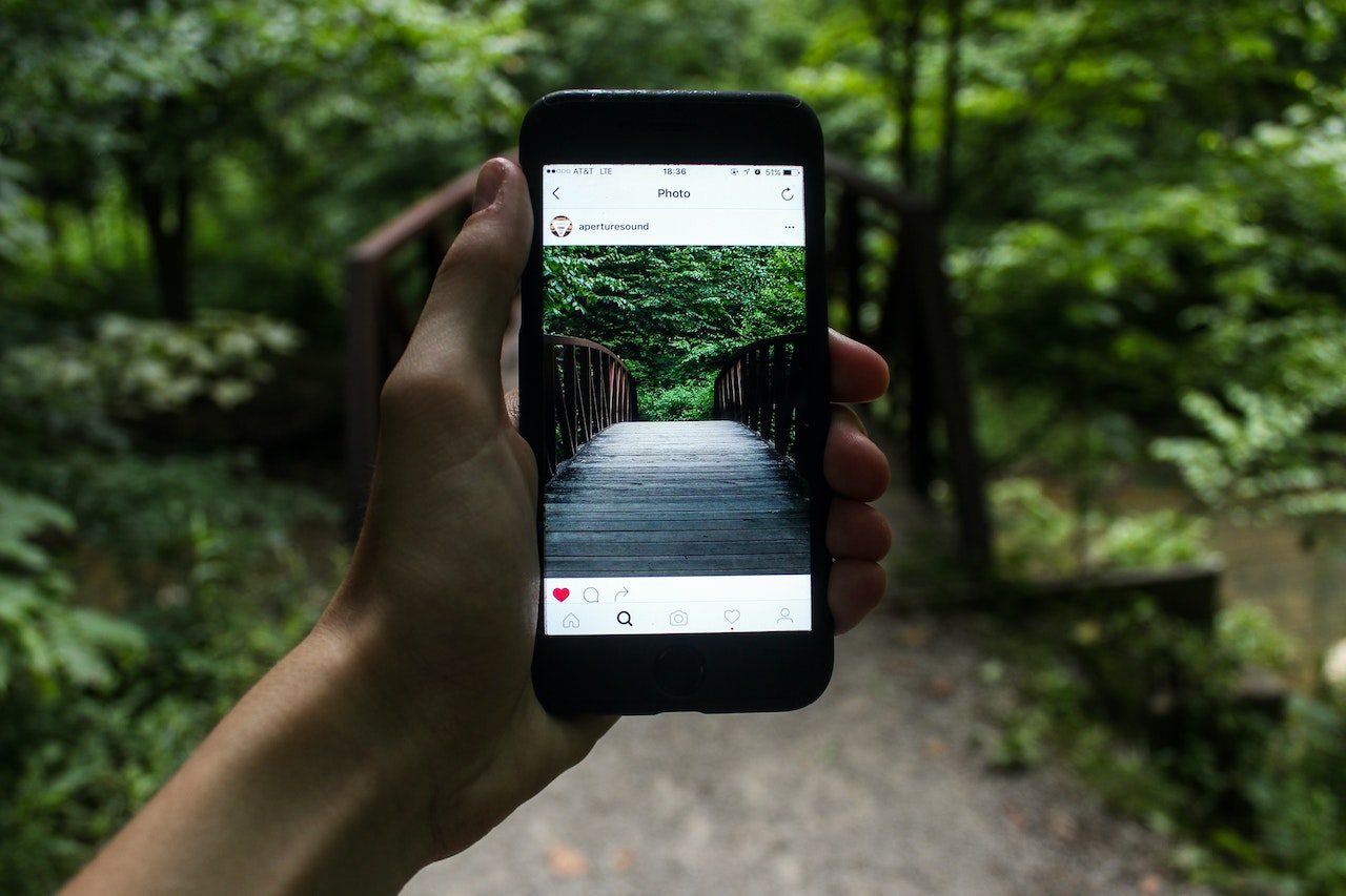 how to promote your Airbnb on Instagram